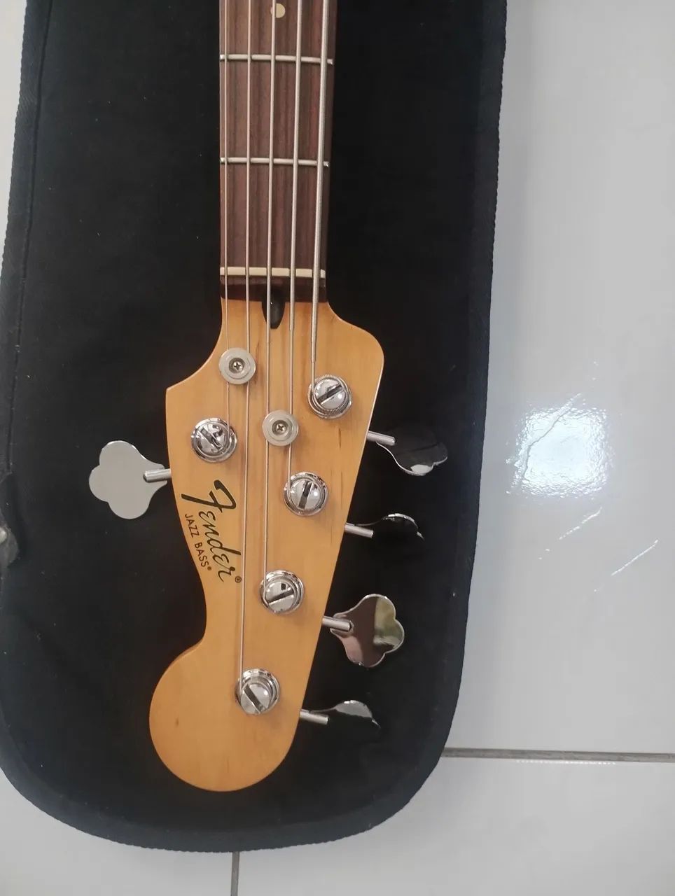 Baixo Fender Standard 5 cordas - Foto 3