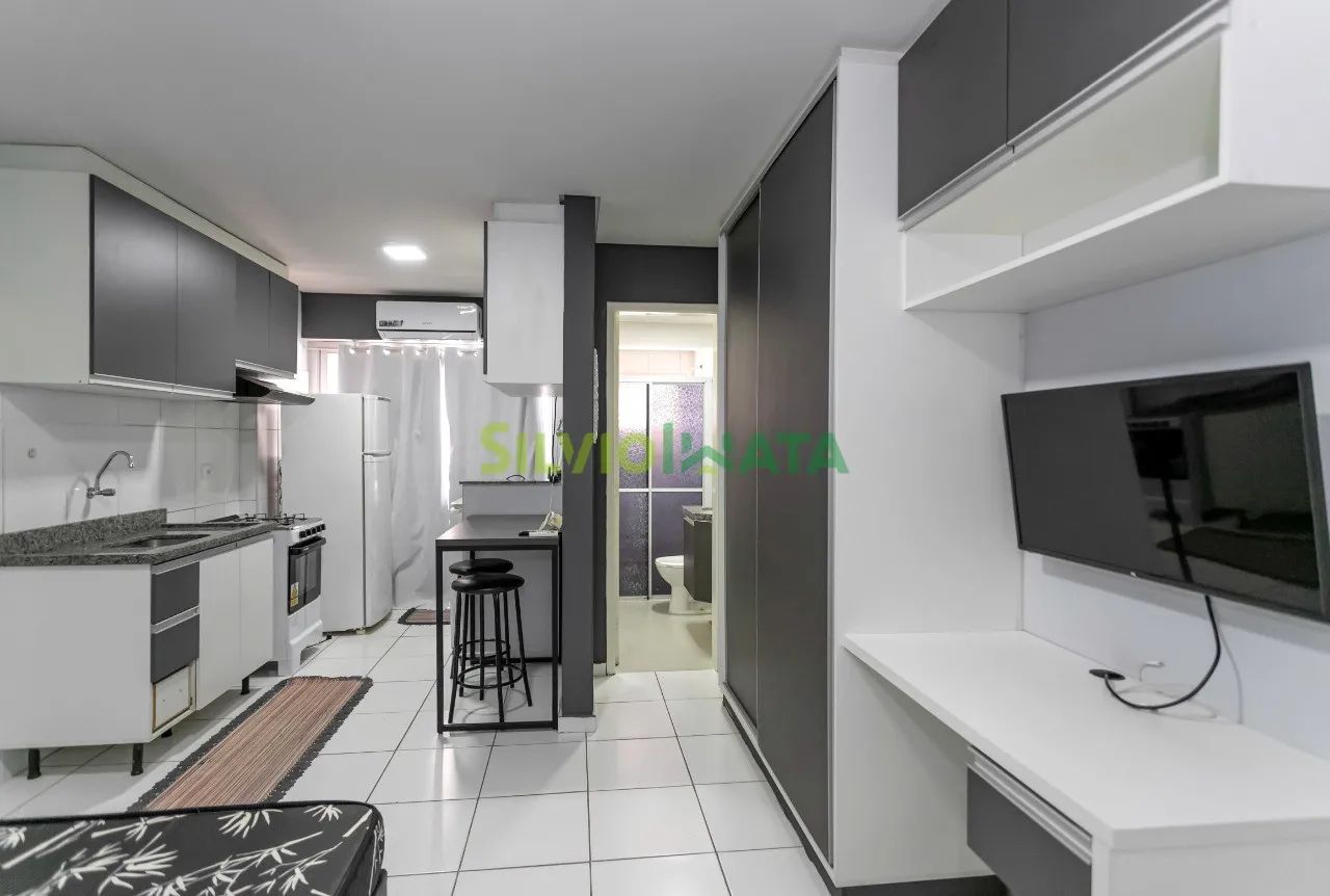 EXCELENTE KITINET MOBILIADA PARA MORAR NA ZONA 08, EM FRENTE A UNICESUMAR.