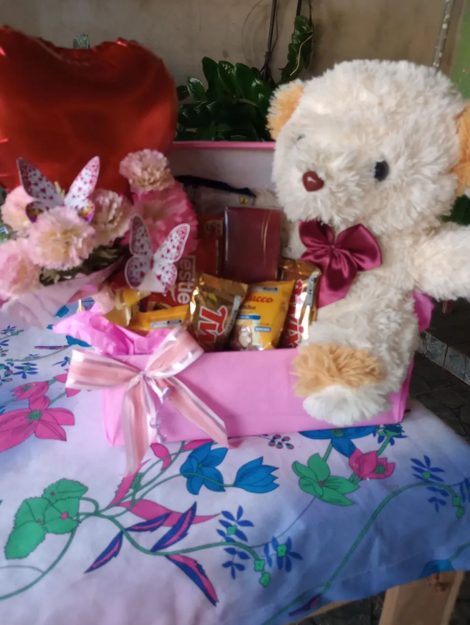 Cesta  de chocolate com pelúcia e Desodorante Luna - Foto 3