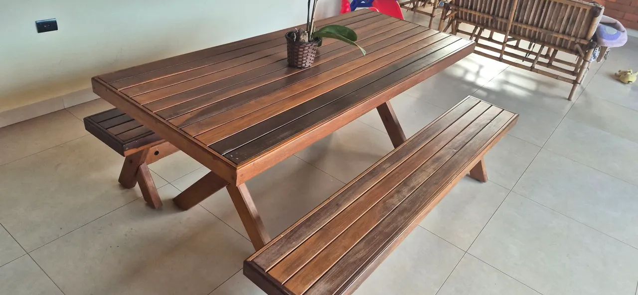 Mesa de Madeira com Banco