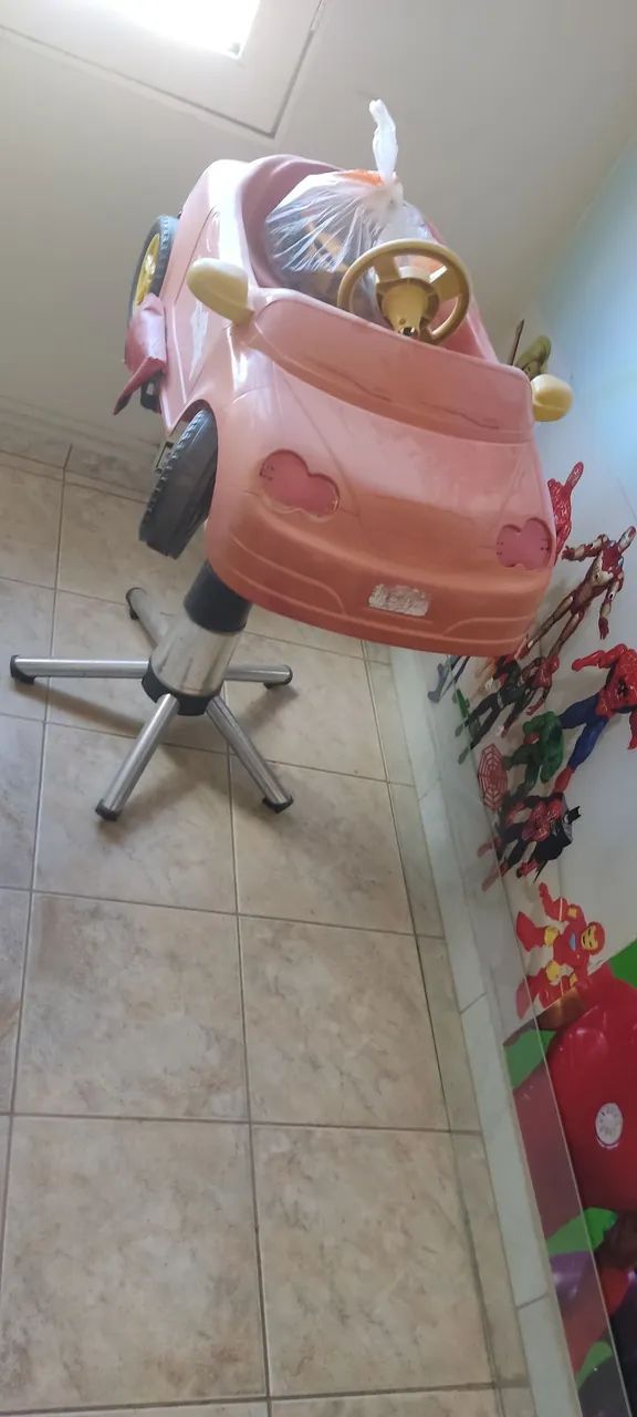 Vendo cadeiras de corte para salão infantis e de adolescente.  - Foto 2