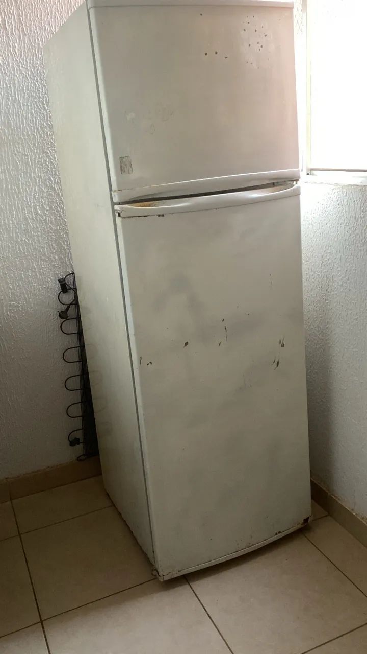 Geladeira conservada - Geladeiras e Freezers - Chácaras Santa