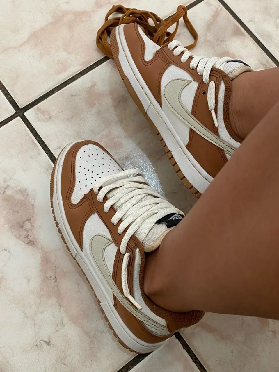 Tênis Nike Dunk- marrom com bege tamanho 35 - Foto 2