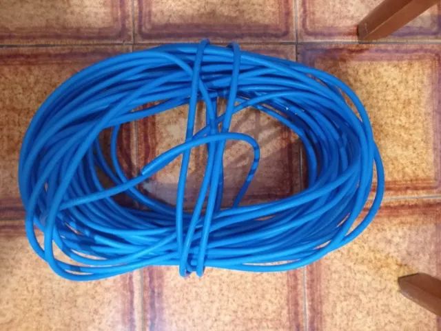 vende-se 28 metros de cabo cat 6 multilan azul novo
