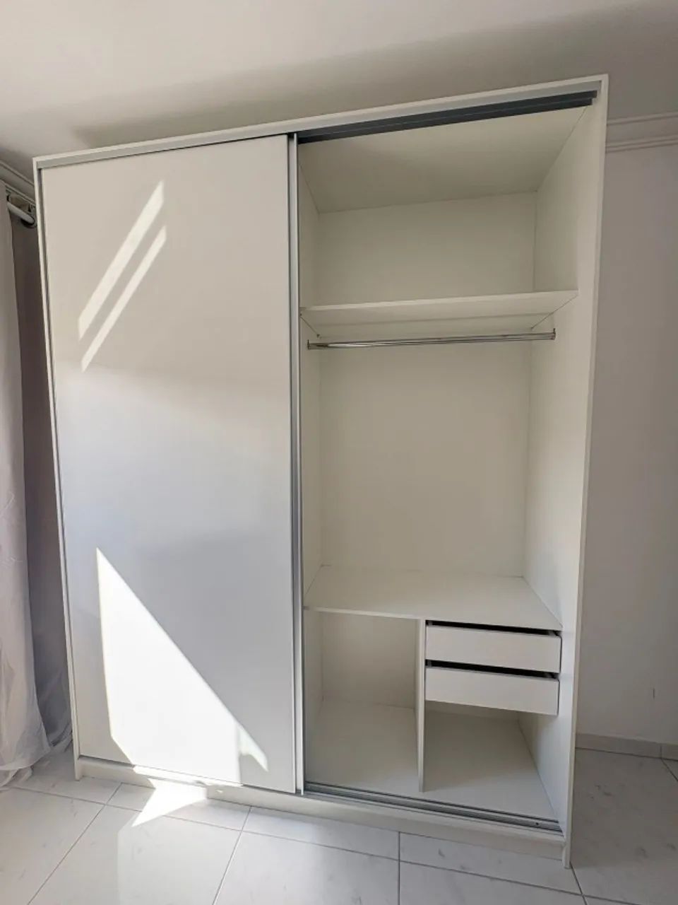 ROUPEIRO NOVO  100% MDF COM PORTAS DE CORRER  - Foto 3