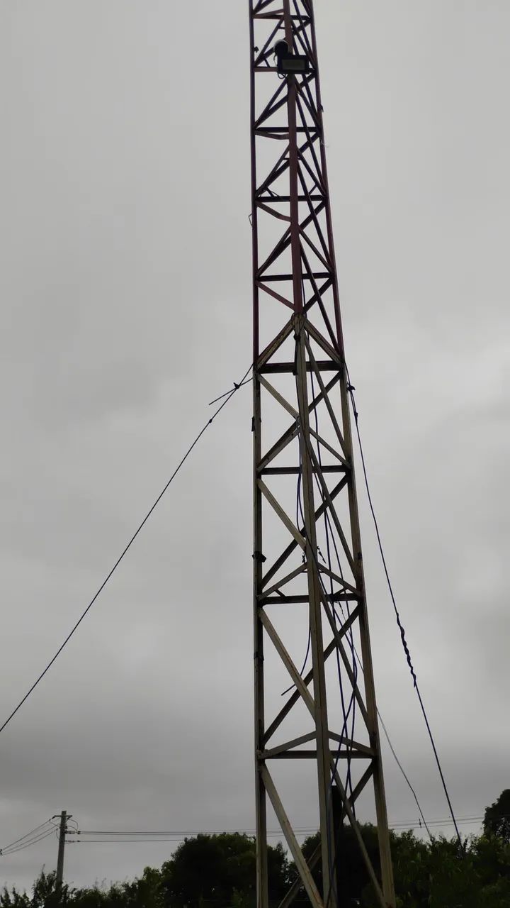 Torre para celular com 27 m