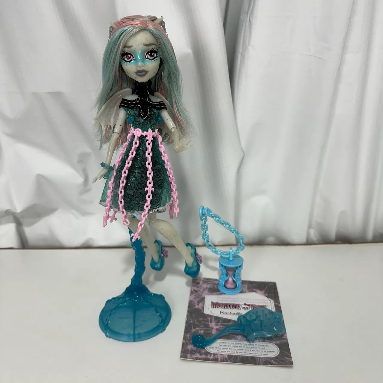 Boneca Rochelle Goyle Monster High Haunted Assombradas