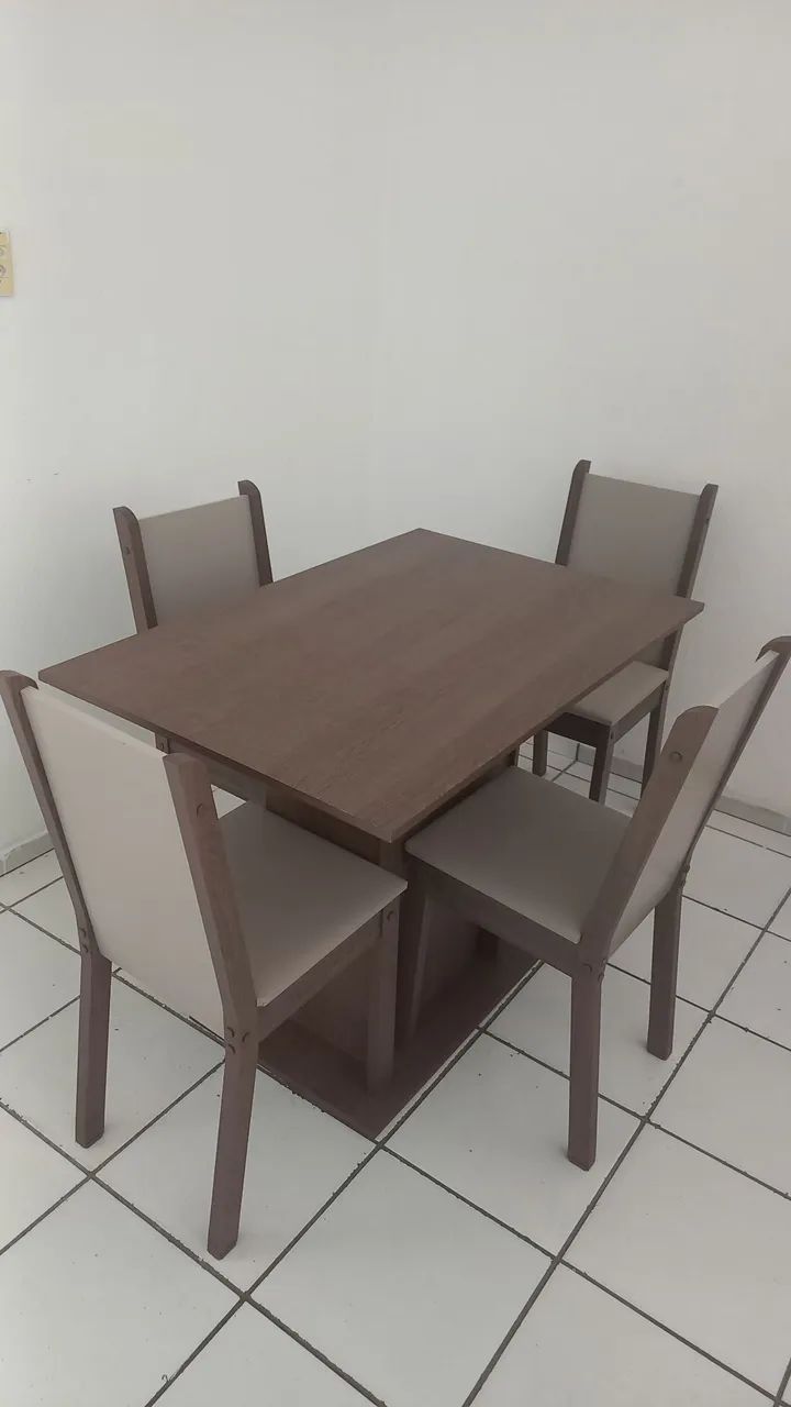 Mesa de jantar 4 cadeiras semi nova - Foto 2