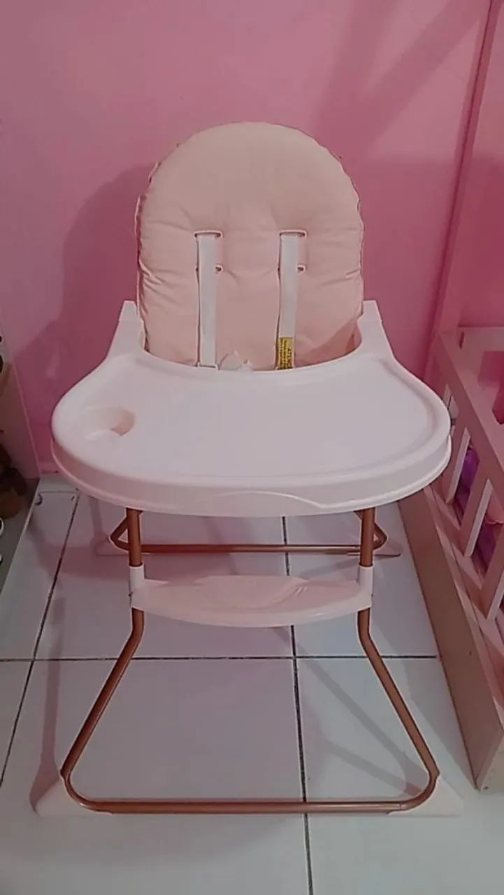Cadeira de alimentação semi nova 