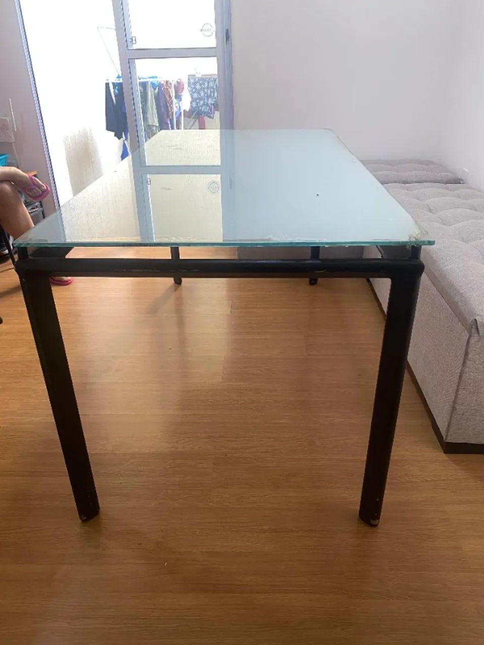 Mesa de jantar retangular com tampo de vidro