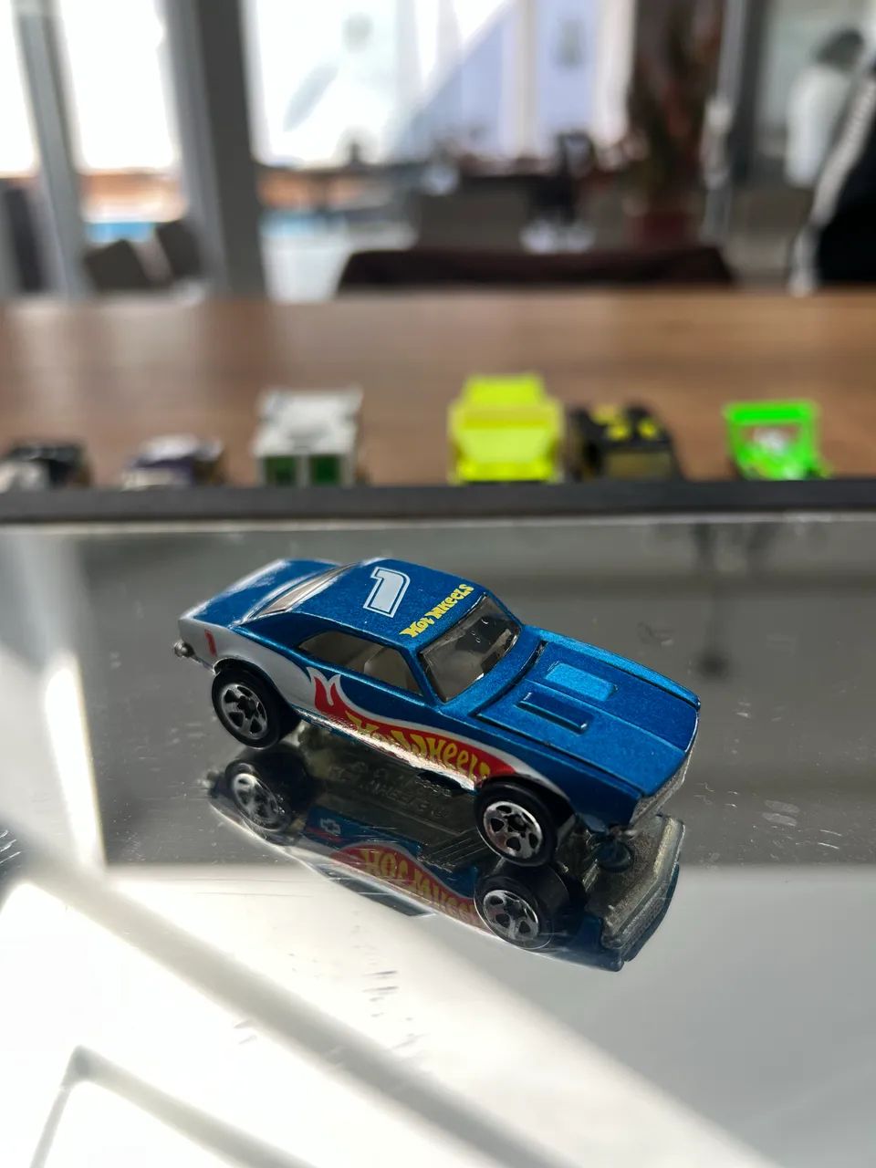 Hot Wheels Antigo Camaro 67 Metal - Foto 2