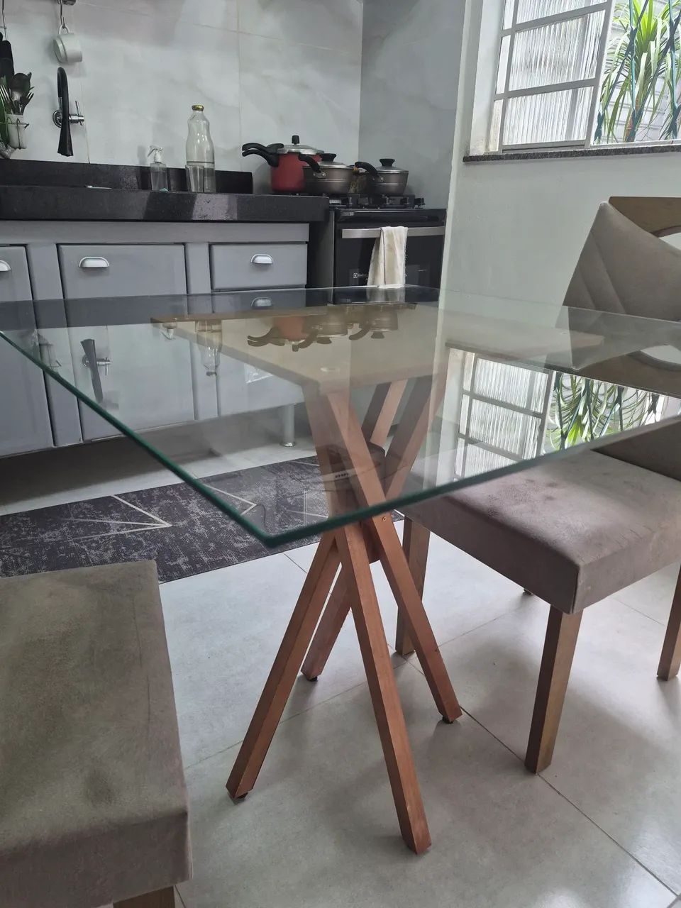 Mesa com duas cadeira - Foto 2
