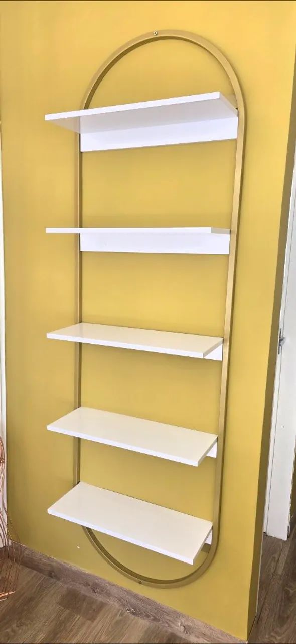 Prateleira em mdf e metalon 