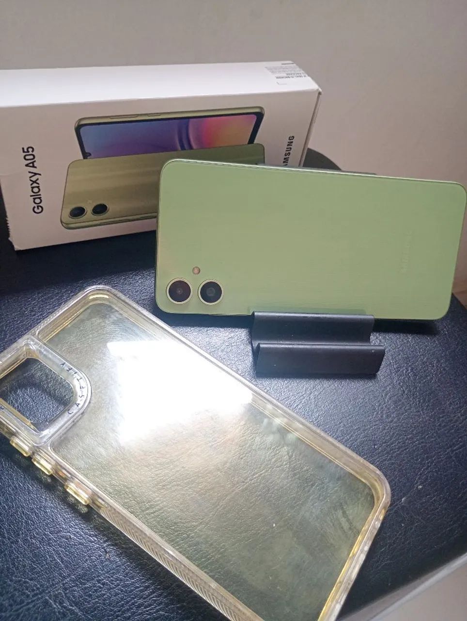 Vendo celular Samsung A05 com case e carregador original. Funcionando perfeitamente 