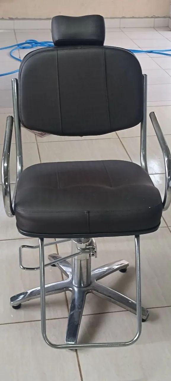 Cadeira Cabeleireiro reformada em ótimo estado 