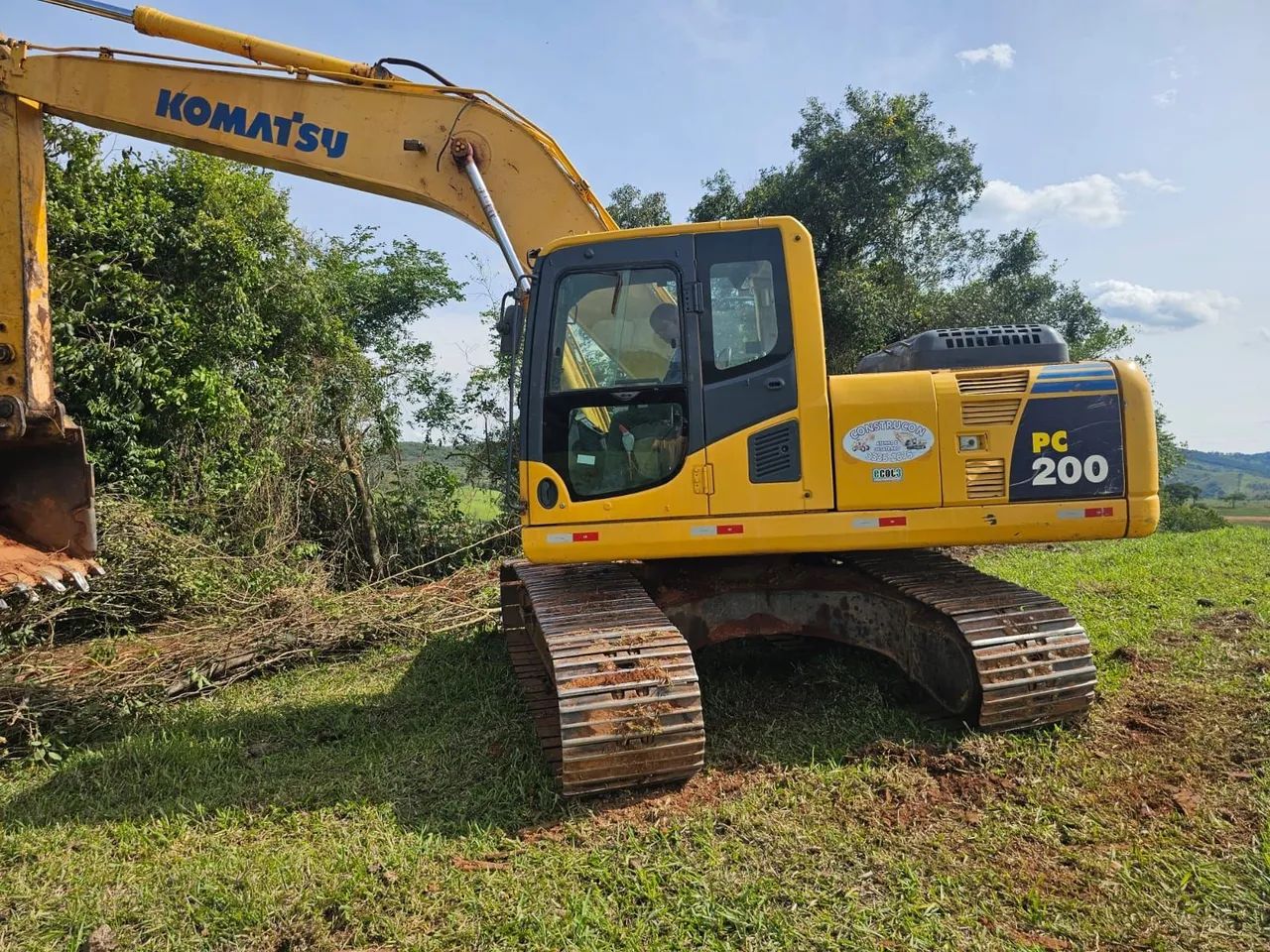 Escavadeira Komatsu PC200-8 - Máquinas pesadas para construção