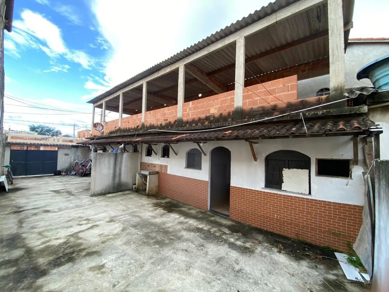 Vendo 2 terrenos com 3 casas alugadas