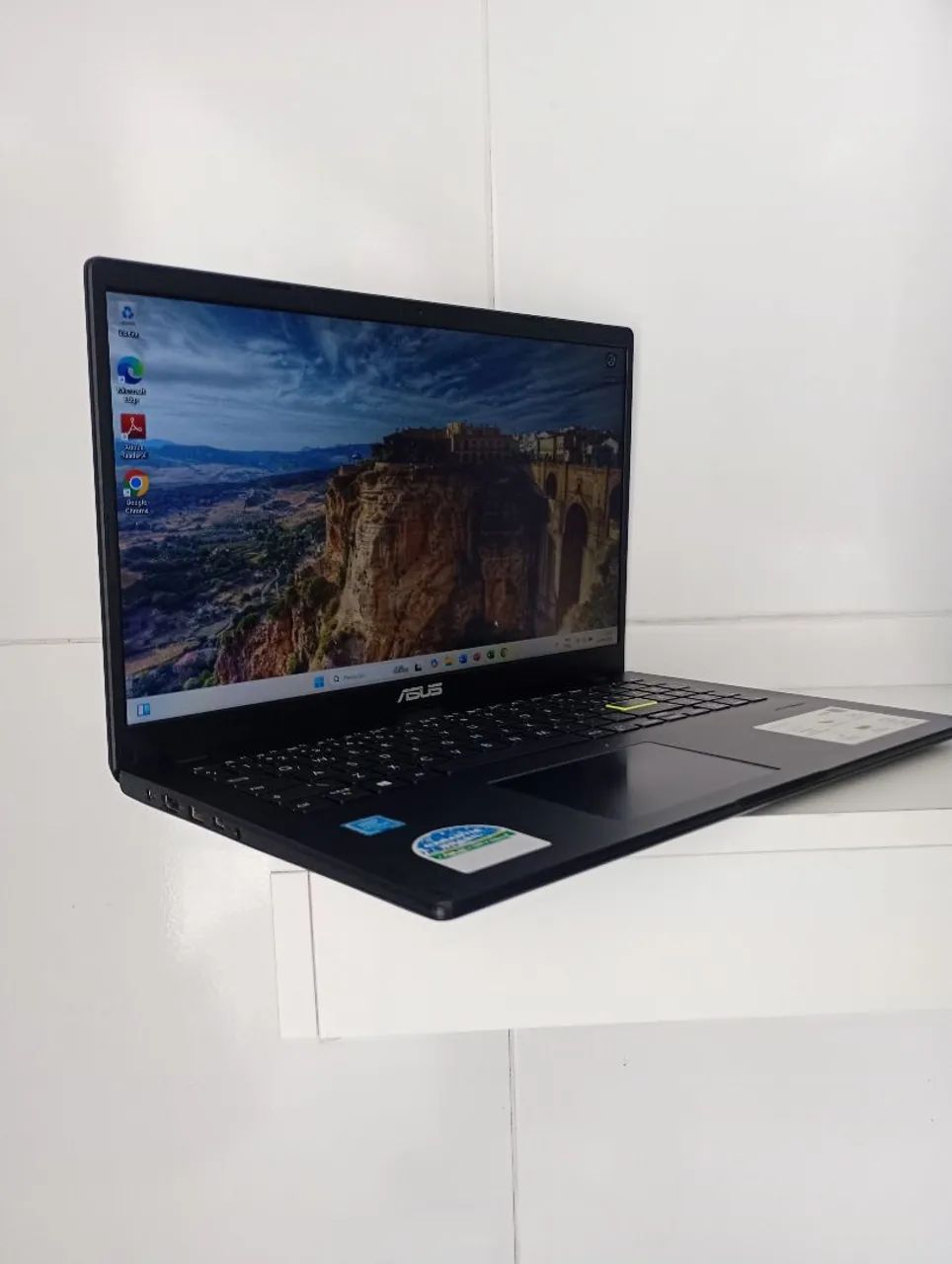Notebook Asus ES10M, processador Intel Celeron, três meses de garantia!