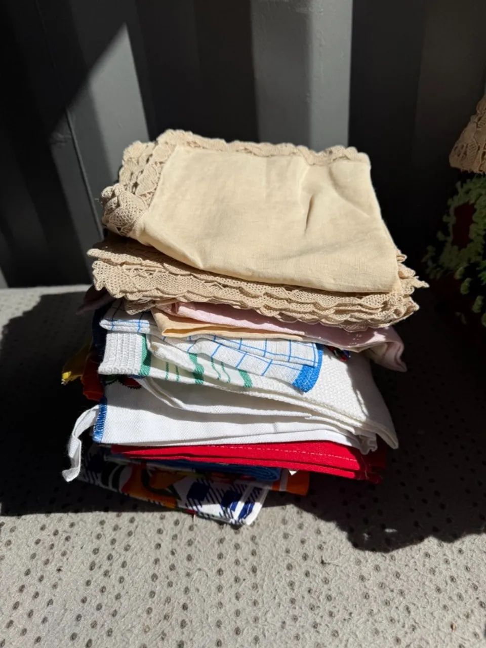 Lote de toalhas de mesa, guardanapos - Foto 2