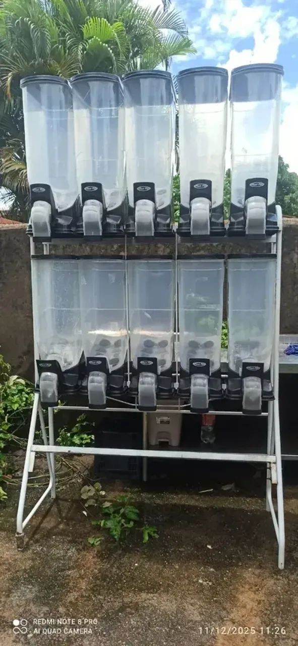 Expositor de ração com 10 dispenser