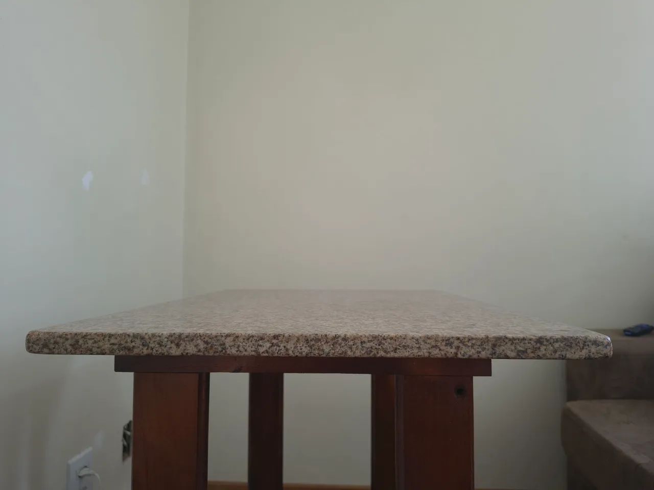 Tampo de mesa em granito bege - Foto 3