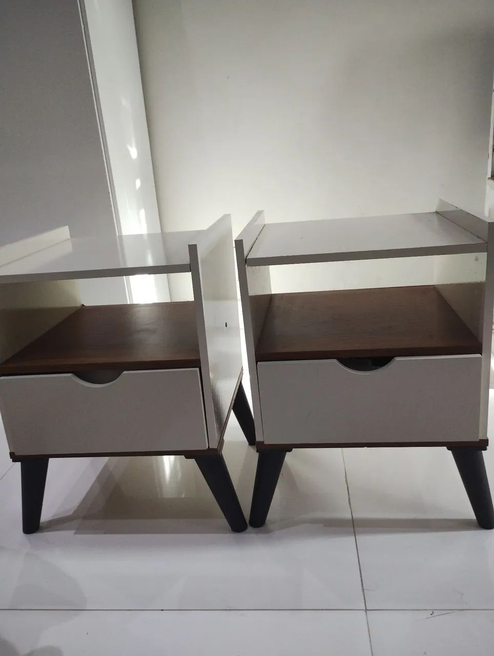 2 mesinhas de cabeceira 