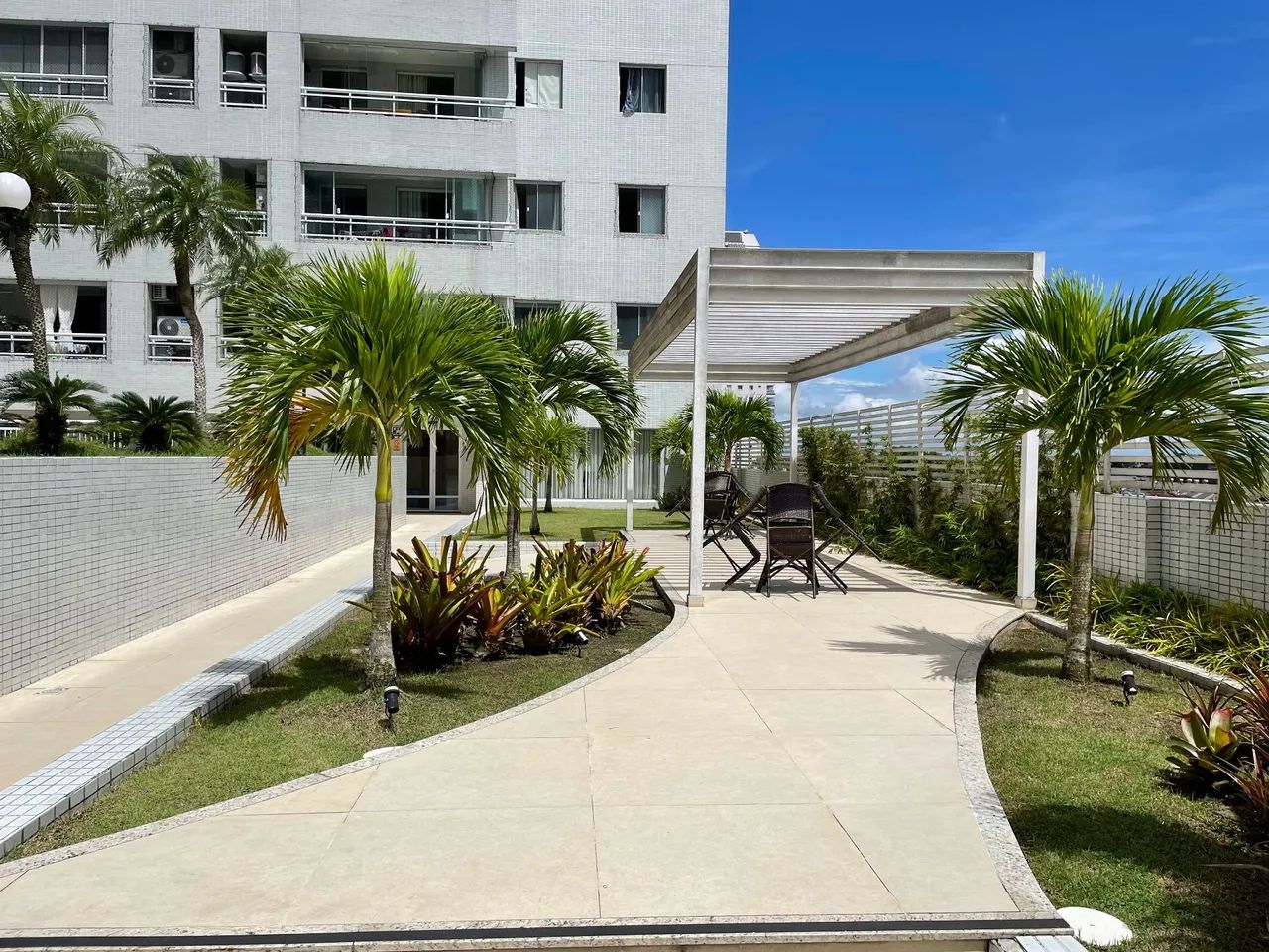 Apartamento 2/4, sendo 1 suíte. - Foto 2