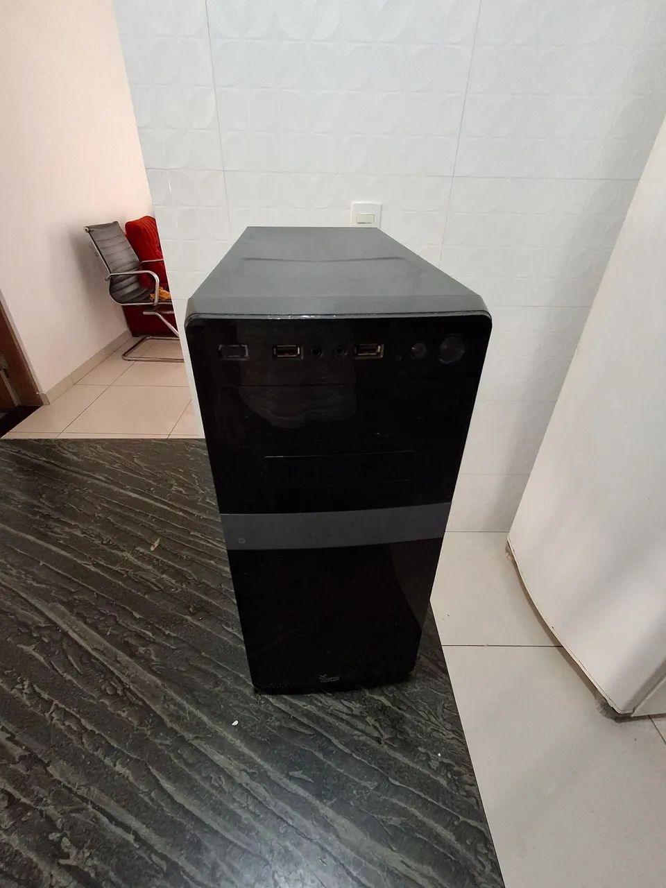 Gabinete semi- novo