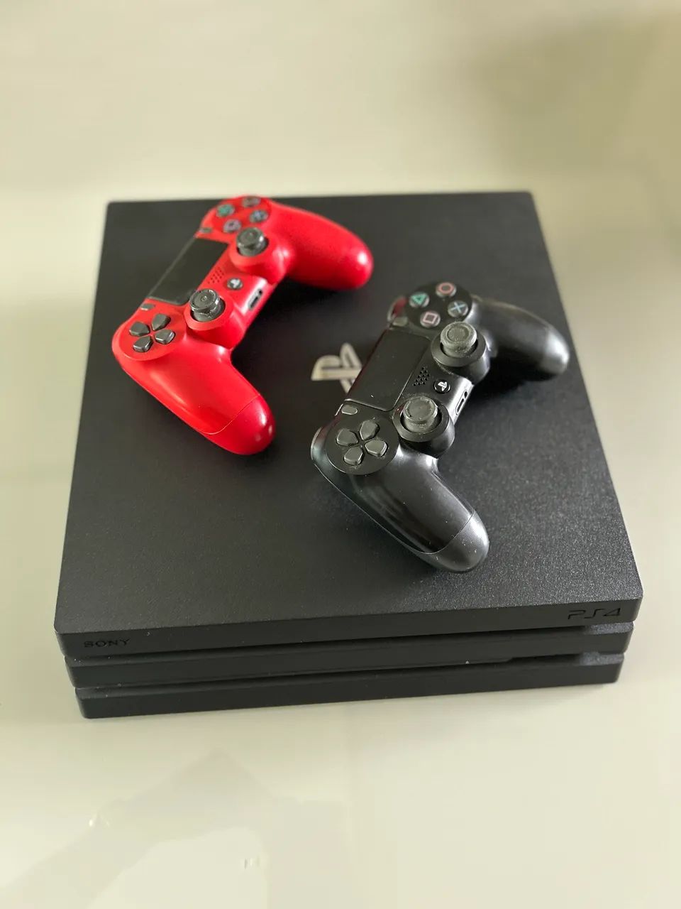 PS4 PRO 1tb 2 controles e jogos  - Foto 5