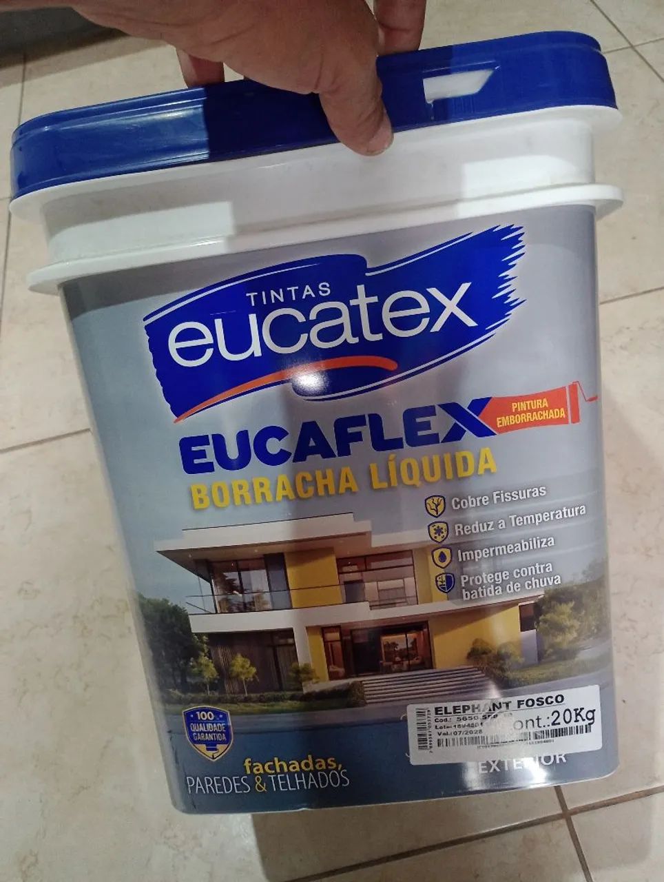 Tinta Eucatex emborrachada cor elefante 