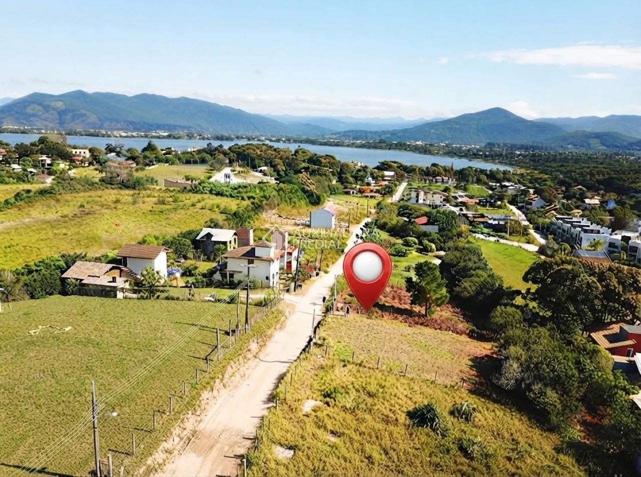 Terreno com Matrícula, Na Praia do Rosa! Financiável.