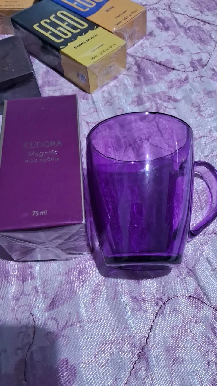 Perfumes com brindes
