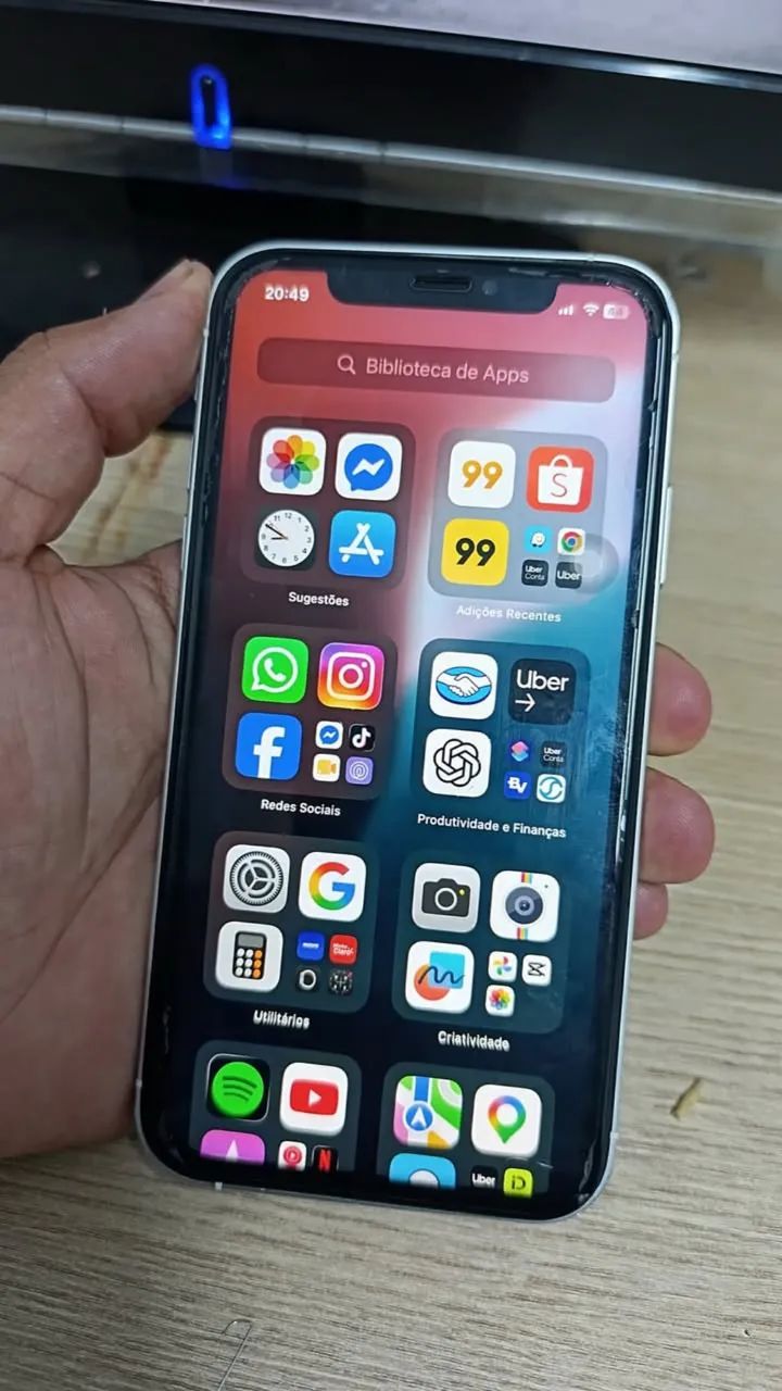 Vendo iPhone XR na carcaça do 17 pro 64gb - Foto 3