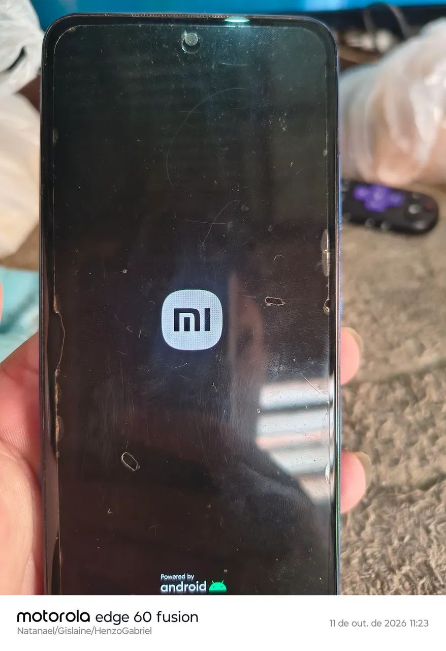 2 celulares com defeito, Motorola e Redmi