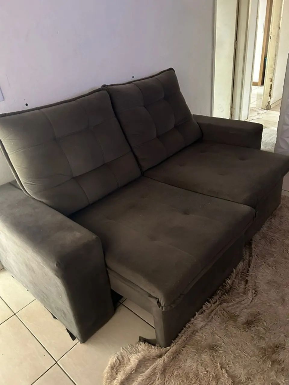 Sofá retrátil cinza 2 lugares 