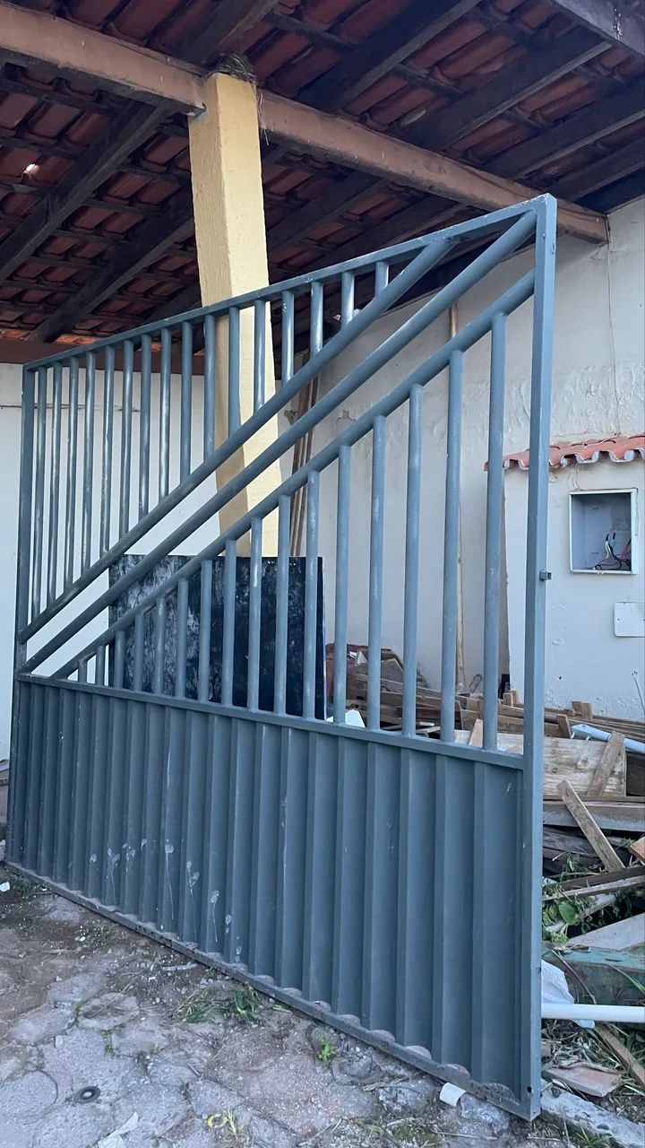 Portão de ferro novo na chapa 18