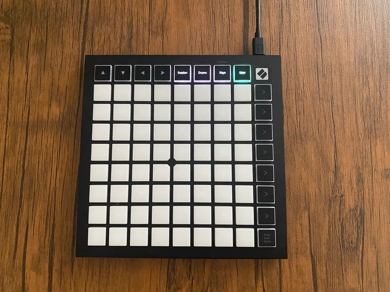 Launchpad Mini mk3 Controlador Midi Novation - Foto 5