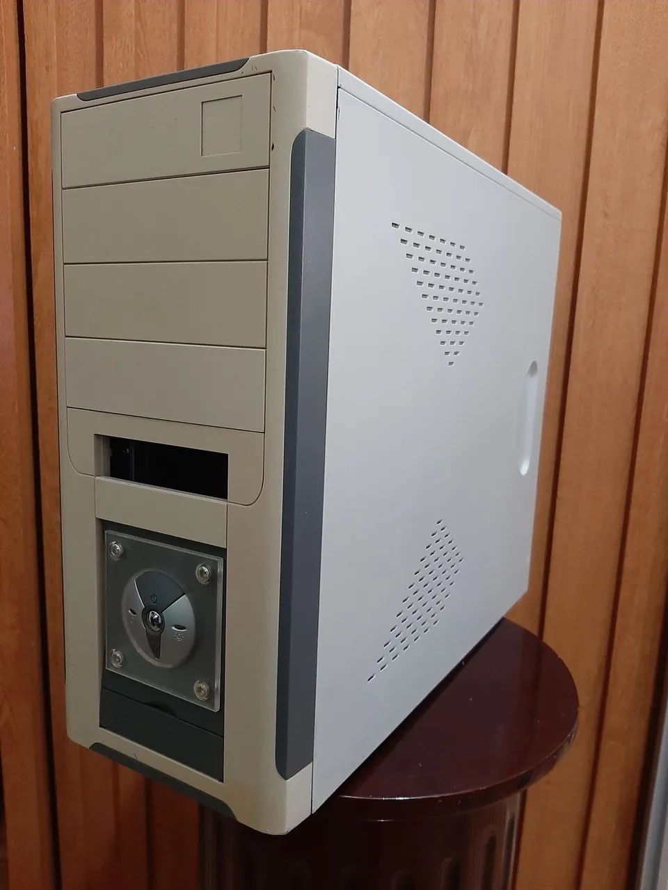 Gabinete Retrô Bege Branco PC Sleeper Clássico ATX - Foto 2