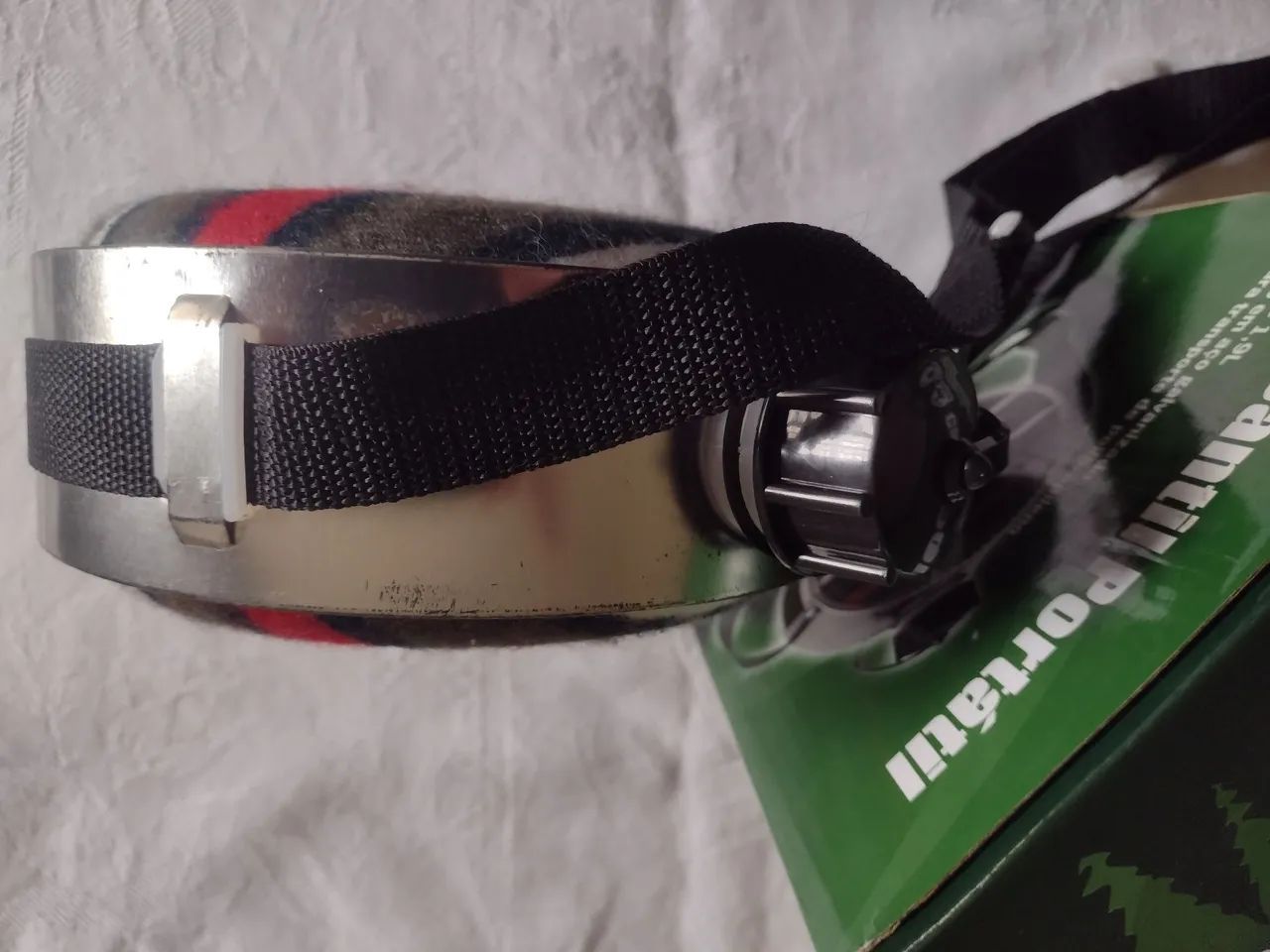 Cantil portátil com capacidade de 1.9 litros com alça  - Foto 6