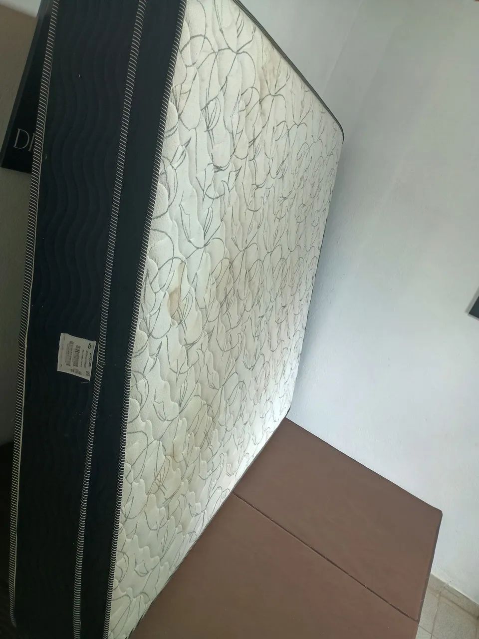 Cama Queen - base a colchão - ótimo estado. R$ 900 - Foto 2