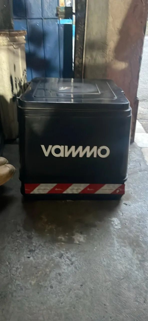 Baú com parafuso e chapa