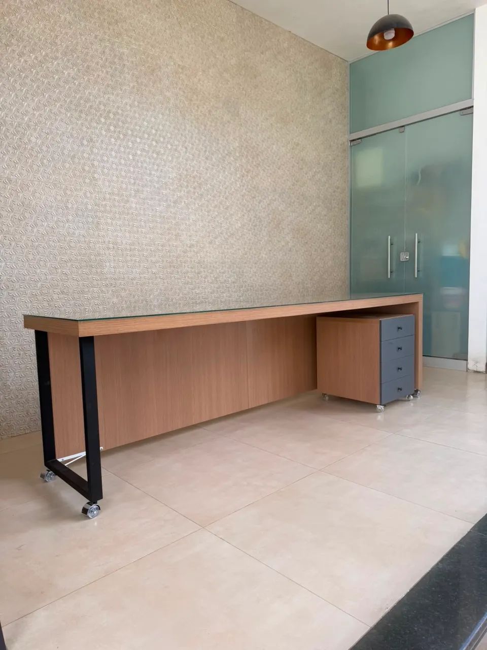 Mesa de Escritório em Madeira com Gaveteiro Móvel - Excelente Estado
