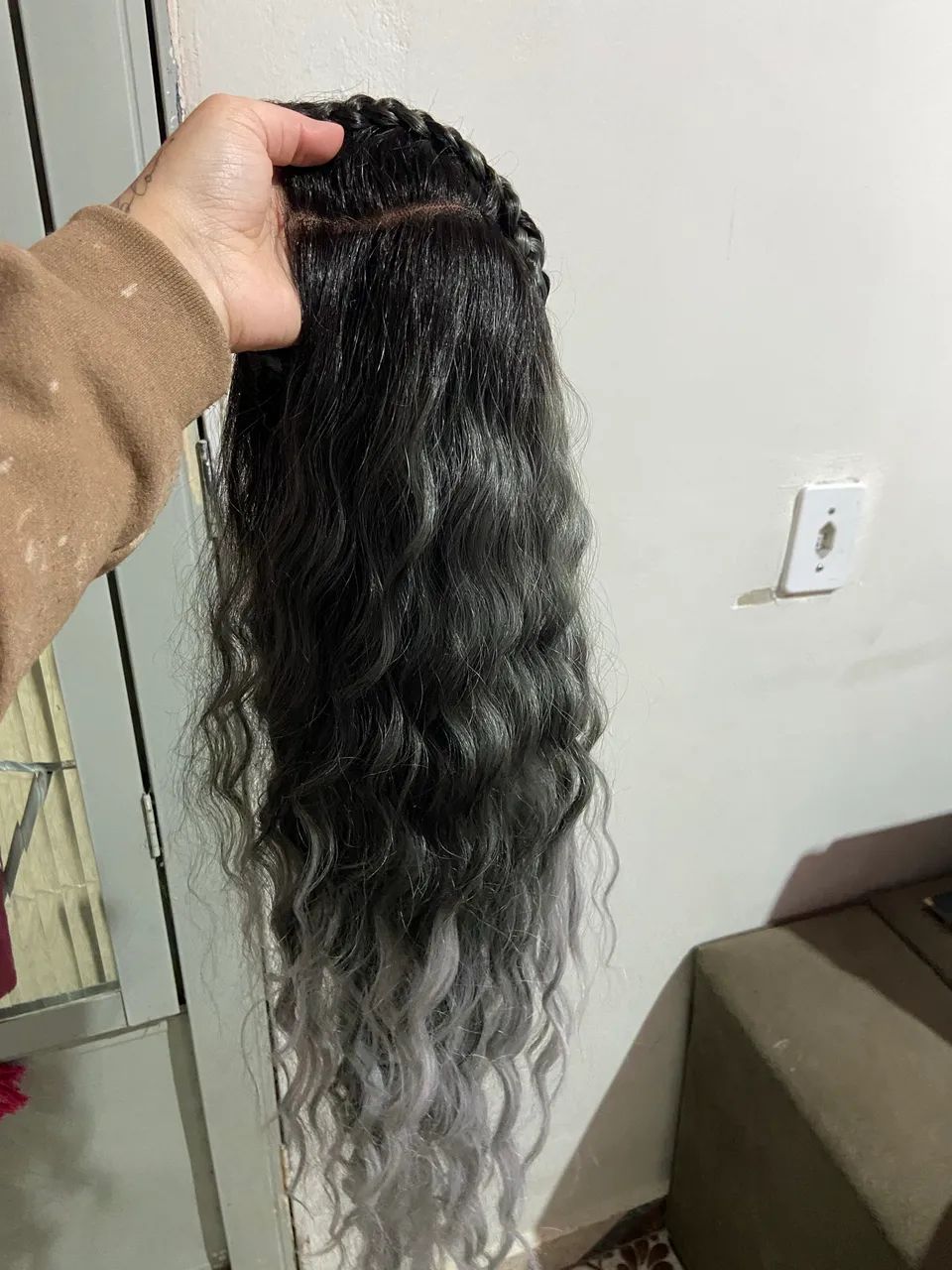 Lace Front Ondulada Preta com Cinza - Fibra Premium - Foto 4