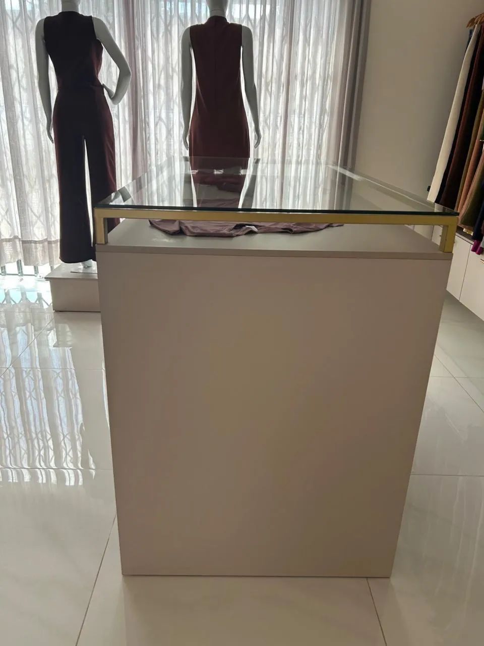 Balcão expositor com divisórias MDF - Foto 4
