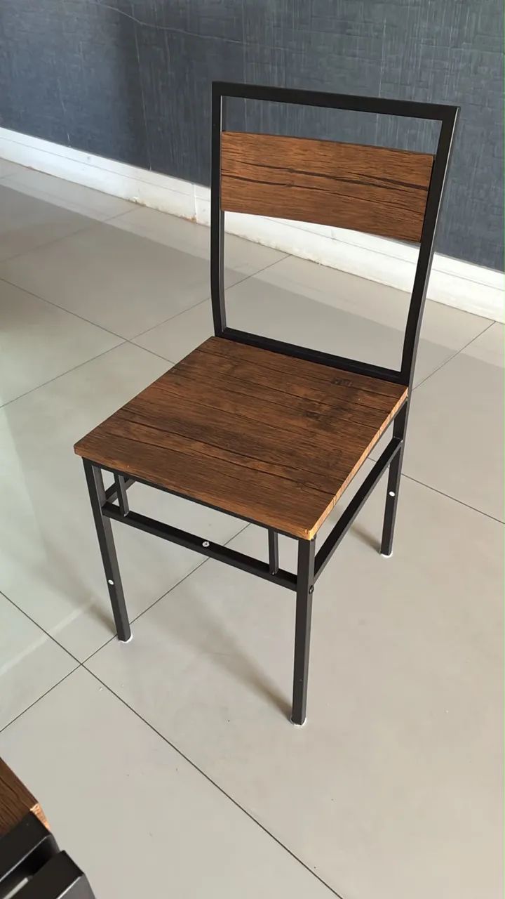 Mesa 4 lugares madeira seminova - Foto 4