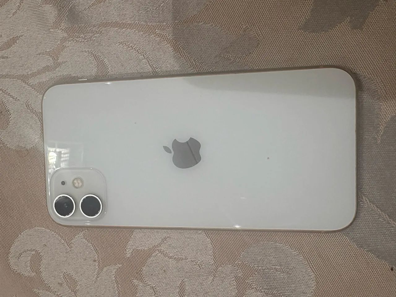 Celular iPhone 11 pra retirar peça 