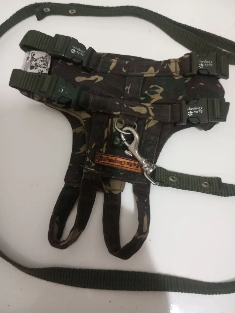 Vendo focinheira para pitbull, serve para outros cachorros também.