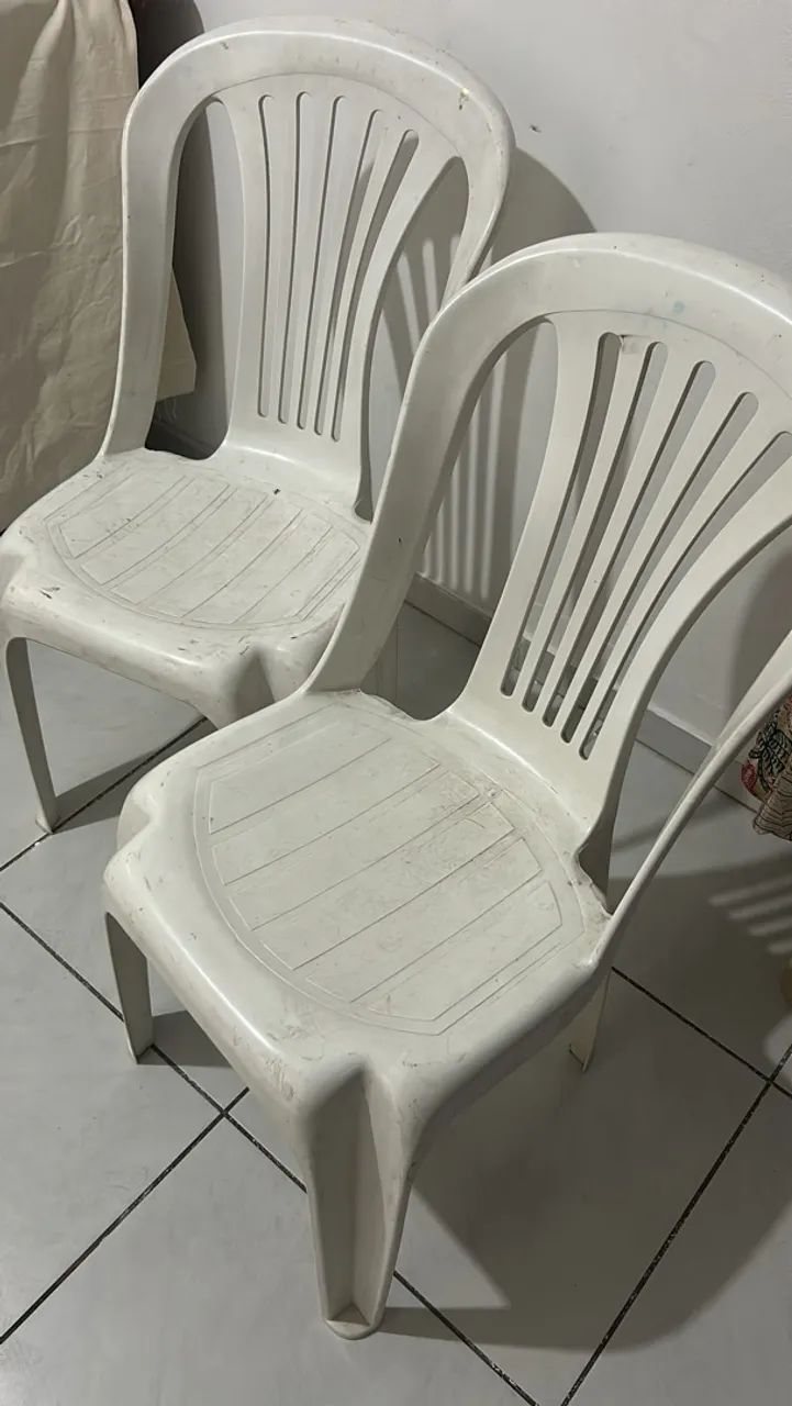 Cadeiras plásticas 