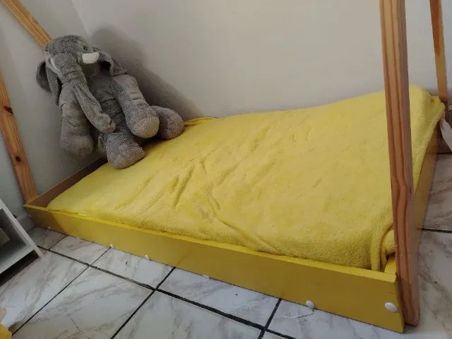 Cama montessoriana amarela  - Foto 3