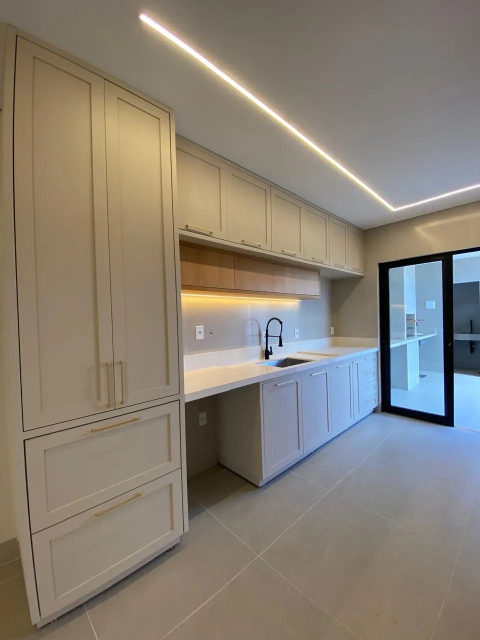 4 Suites Plenas, Sendo 1 Master Com Closet e Varanda  - Foto 4